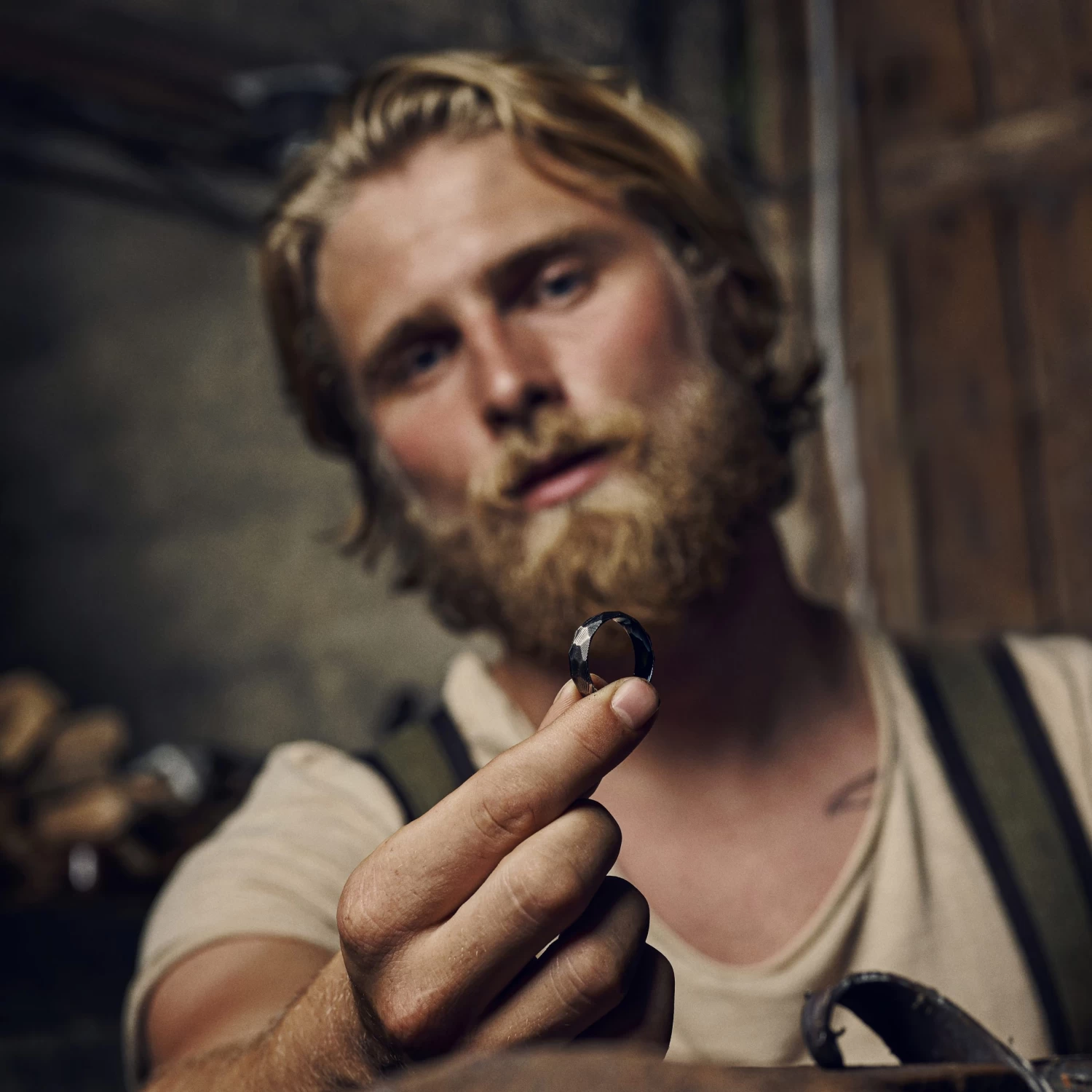 Fortis | 7 Mm Gunmetal Gray Damascus Steel With Blue Titanium Inlay Ring - Image 5