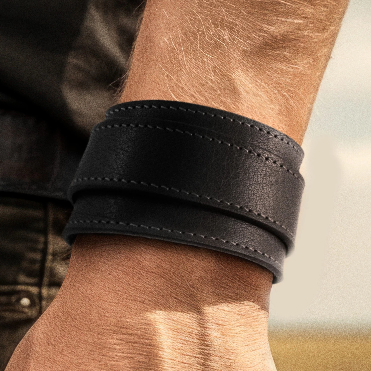Gladius | Black Full Grain Buffalo Leather Pin Bracelet - Image 7