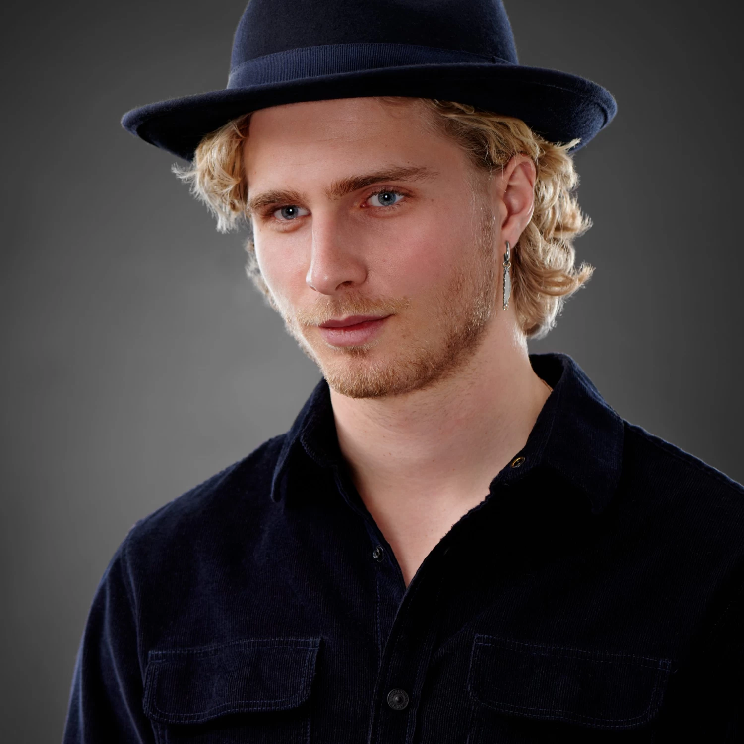 Silver-Tone Stainless Steel Feather & Chain Hoop Earring - Image 4