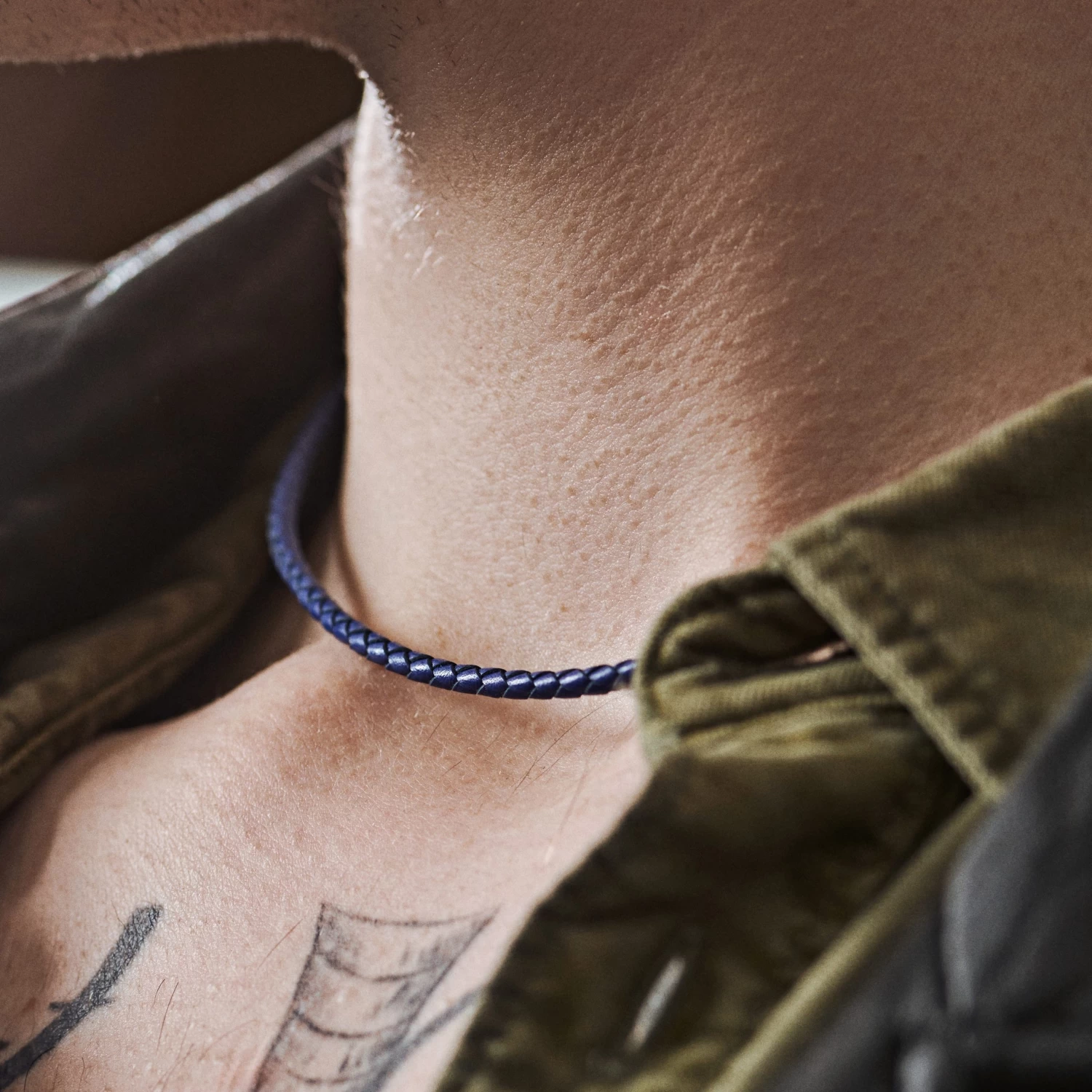 Tenvis | 1/8" (3 Mm) Blue Leather Necklace - Image 2